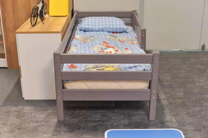 ф0 Детская кровать Соня массив без бортика